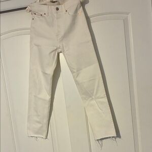 GAP Women's white Straight Leg Jeans